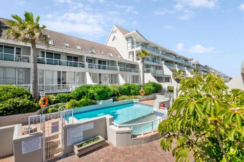 Dolphin Beach Hotel Self Catering Apartments Hotels in Bloubergstrand