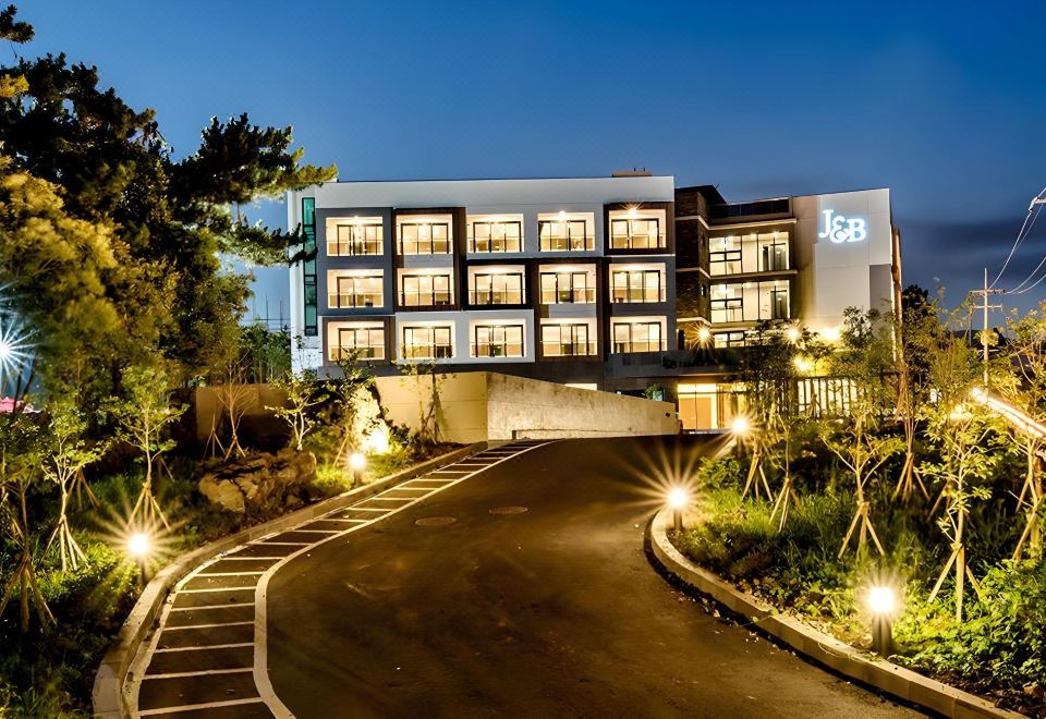 3. 제이앤비 호텔..