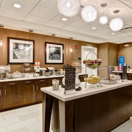 Hampton Inn & Suites Detroit/Troy