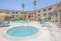 Ramada by Wyndham Barstow - Hot Tub