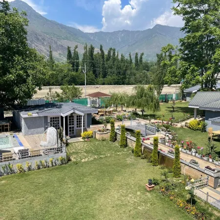 Upani Cottages