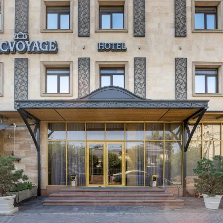 Отель «Саквояж» Отели рядом с достопримечательностью «Ботанический Сад»