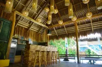 Hiraya Surf Hostel - بار