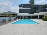 Manee Mantra Hotel, Kanchanaburi - Pools