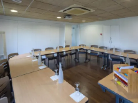 นออแมย์สอาร์เลส โรงแรมในอาร์ล