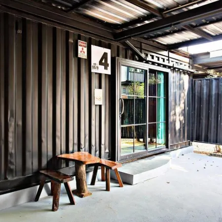 99/9 Box Resort