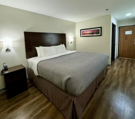 Super 8 by Wyndham Sulphur Lake Charles - 2-Star