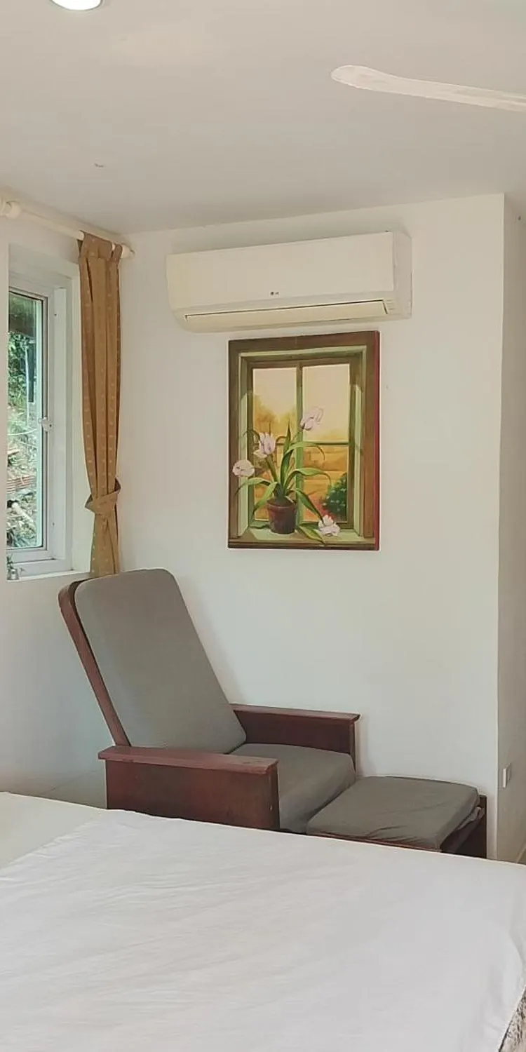 ห้องเตียงใหญ่ 1 เตียง วิวสระน้ำ