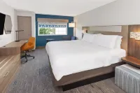 Holiday Inn Express & Suites Port Washington Hotels in Port Washington