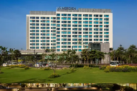 Le Meridien Gurgaon, Delhi NCR Отели рядом с достопримечательностью «Tomb of Azim Khan»