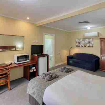 Oasis Motor Inn Rooms
