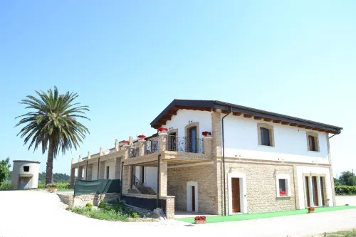 Agriturismo De Luca - Farmhouses