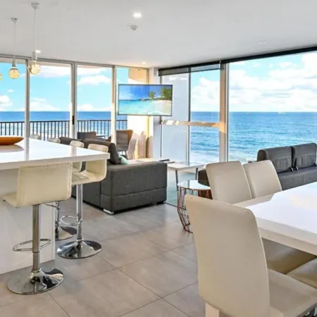 Golden Sands on the Beach - Absolute Beachfront Apartments