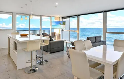 Golden Sands on the Beach - Absolute Beachfront Apartments - Wi-Fi