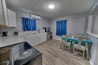Aqua View Motel - Motels