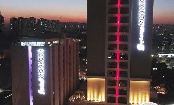 Summit Hotel Monaco