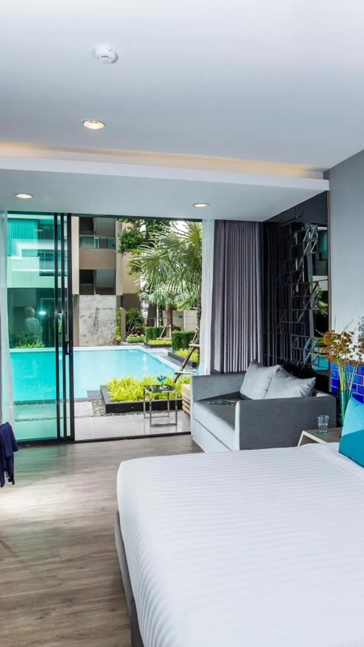 ห้องดีลักซ์ พร้อมทางลงสระว่ายน้ำ