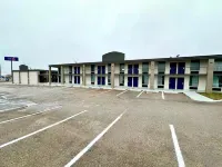 Maverick Inn - parking