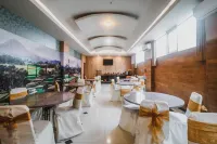RedDoorz Plus Near Universitas Negeri Makassar Hotels in Mamajang