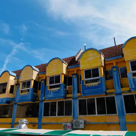 Aquarius Gay Guesthouse & Sauna Отели рядом с достопримечательностью «Кабаре Paradise Complex Patong»
