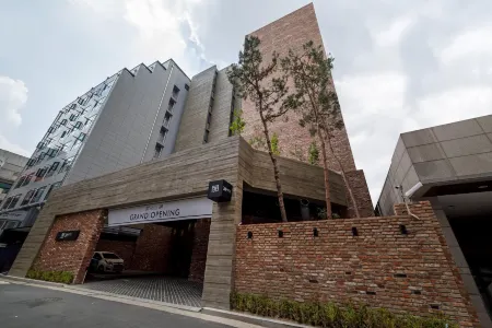 Hotel March Отели рядом с достопримечательностью «Вусонский университет Восточный Кампус»