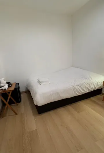 ห้องเตียงใหญ่ พร้อมห้องน้ำส่วนตัว