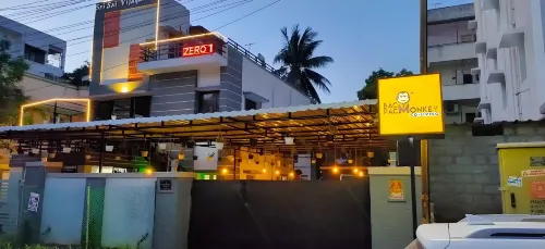 BACPAC MONKEY COLIVING