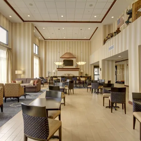 Hampton Inn & Suites Alexandria