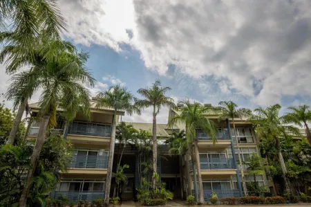 Gateway Hotel & Apartments