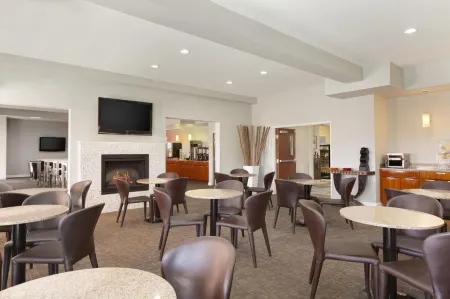 Best Western Plus Peppertree Inn at Omak Отели в г. Омак