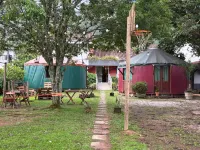 Nômades Vibe da Ilha - Adventure Hostels & Coworking