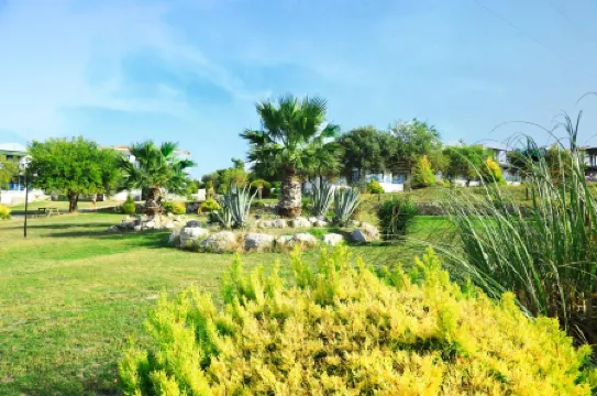 Akay Garden Family Club