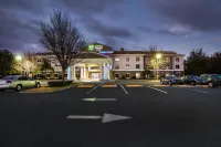 Holiday Inn Express & Suites INVERNESS-LECANTO by IHG - parking