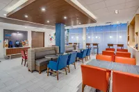 Holiday Inn Express & Suites Elkhart North
