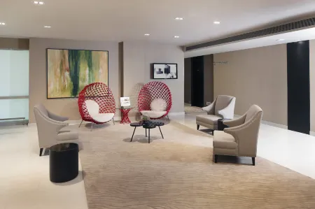 Holiday Inn Express New Delhi Int'l Airport T3 Отели рядом с достопримечательностью «Храм Йогмайи»