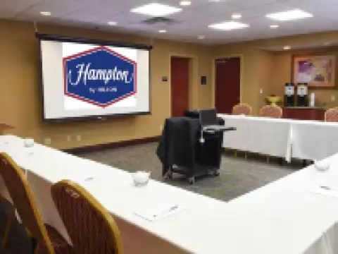 แฮมป์ตัน อินน์แอนด์สวีทส์ เมอร์เรย์ โรงแรมในเมอร์เรย์