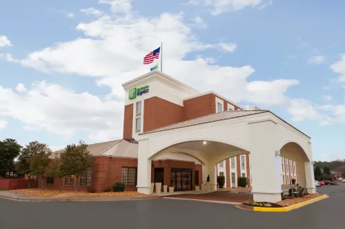 Holiday Inn Express FREDERICKSBURG SOUTHPOINT by IHG - Pysäköinti