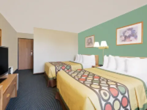 Super 8 by Wyndham Marshall Hotels in Saline County