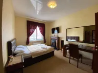 Imperial Hotel Hotels near Children's park