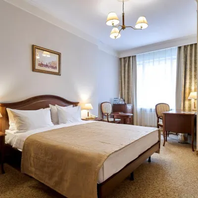 奧涅金飯店 Ural State Pedagogical University, Dorm附近的飯店