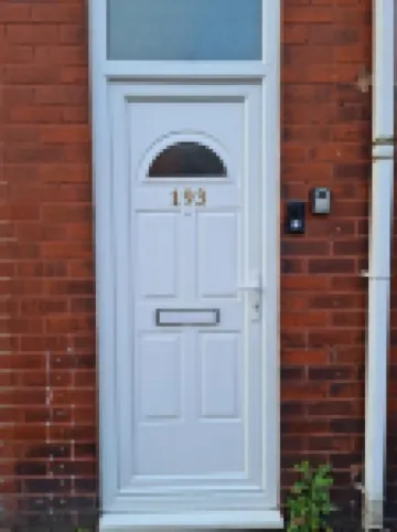 Modern Spacious 2 Bedroom House in Leigh, Free Parking Hotels in Leigh