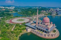 Glamping Wetland Putrajaya Hotels in Putrajaya
