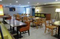 Country Inn & Suites Downtown Convention Center by Radisson, Gatlinburg, TN - breakfast