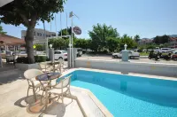 Defne & Zevkim Hotel - piscina