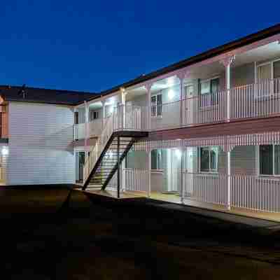 Oasis Motel Hotel Exterior