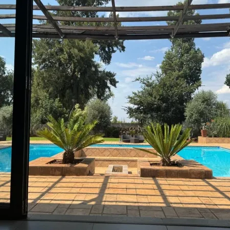 Manor Hills Guest Lodge