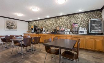 Super 8 by Wyndham Kimball