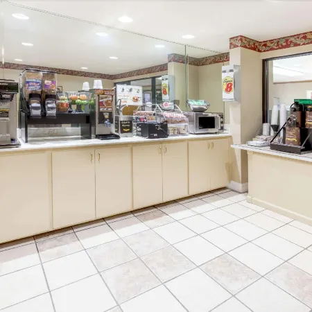 Super 8 by Wyndham Pine Bluff