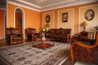 Emerald Hotel