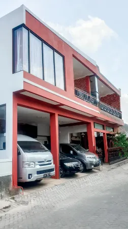 The Homey Rooms and Tours